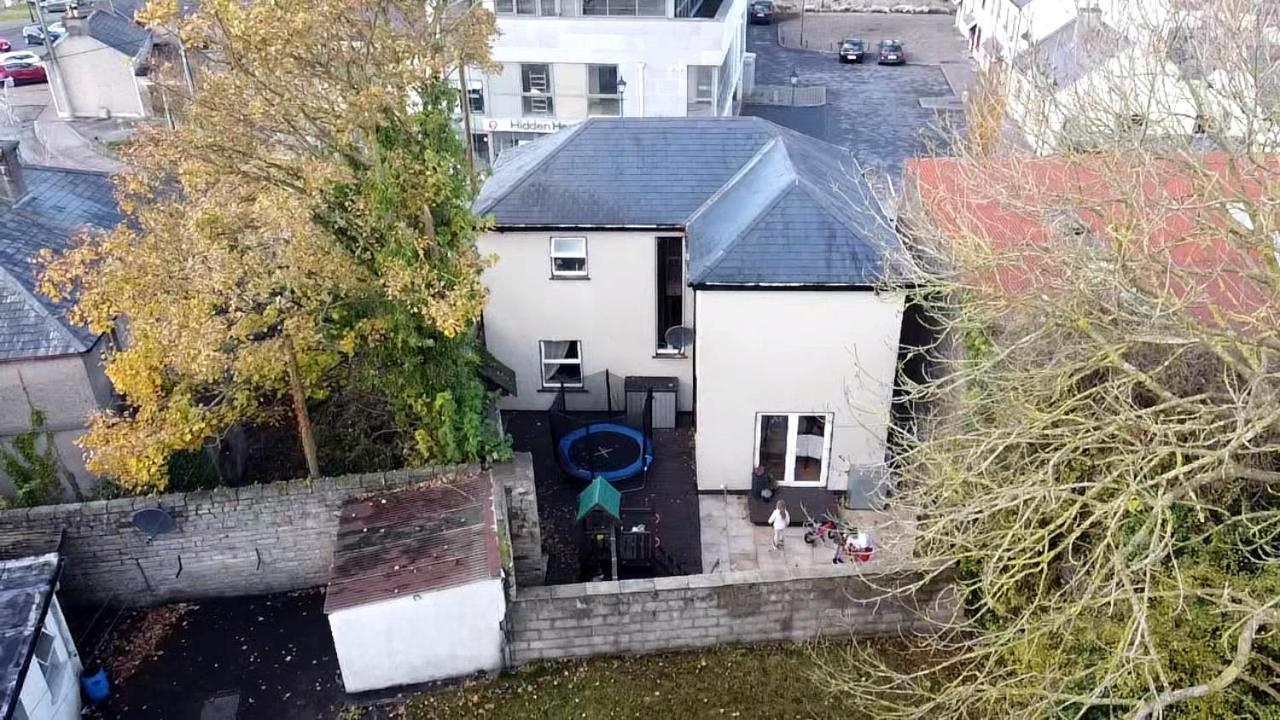 Town Villa With Charming Garden, Bbq Area & Sleeps 6 Cashel  Kültér fotó