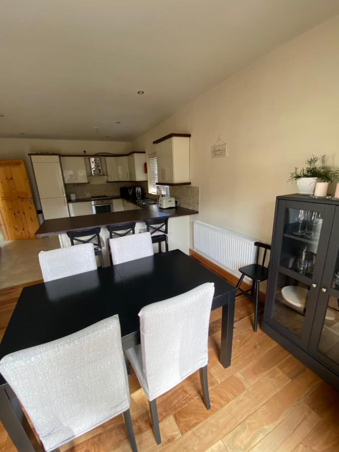Town Villa With Charming Garden, Bbq Area & Sleeps 6 Cashel  Kültér fotó